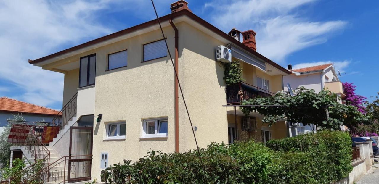 Apartman Lena Pula Exterior photo